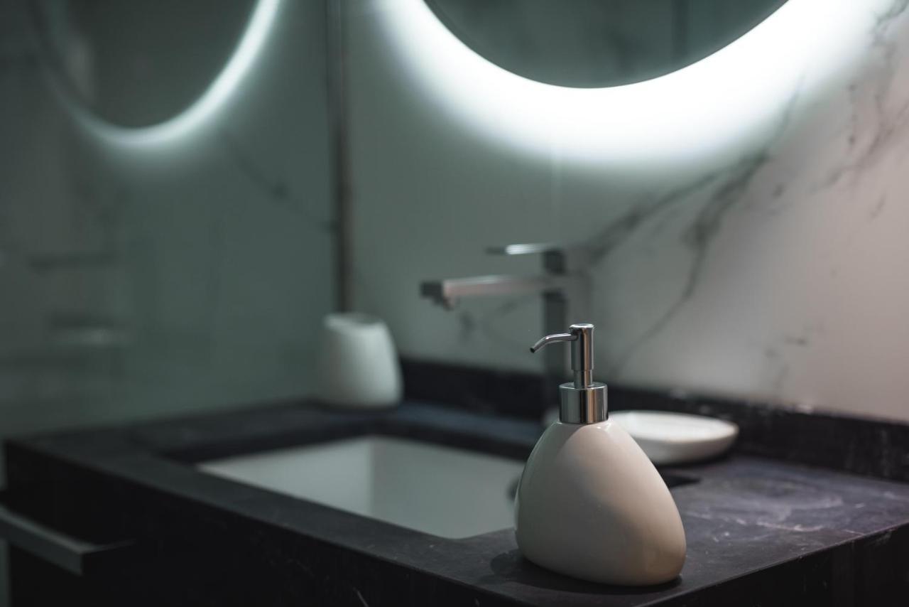 Tam Skanderbeg Square City Center Apartment No4 ティラナ エクステリア 写真